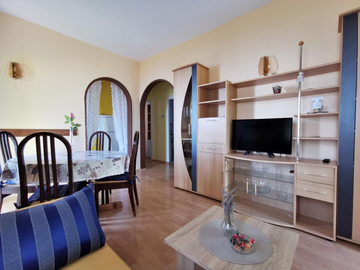 Apartment Delost Lovran Εξωτερικό φωτογραφία