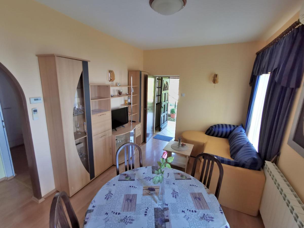 Apartment Delost Lovran Εξωτερικό φωτογραφία