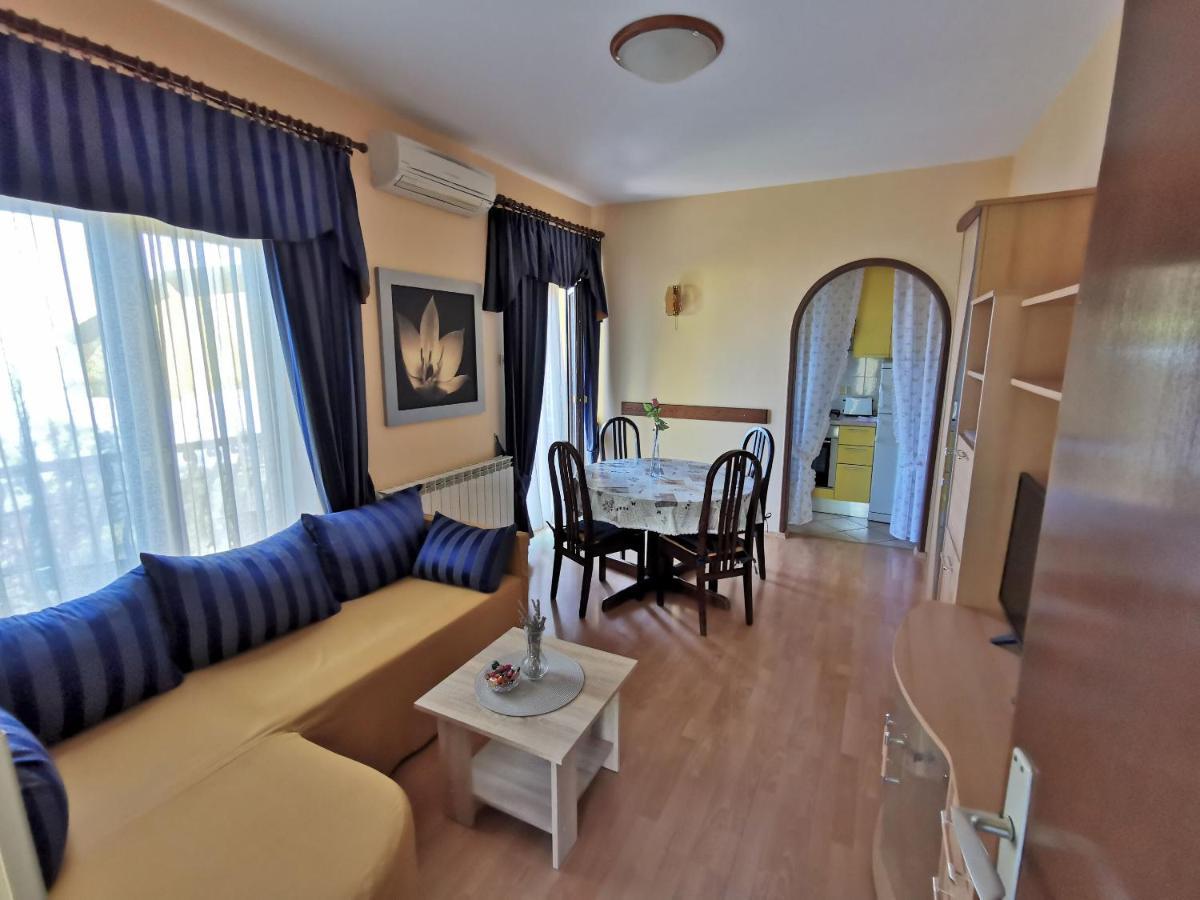 Apartment Delost Lovran Εξωτερικό φωτογραφία