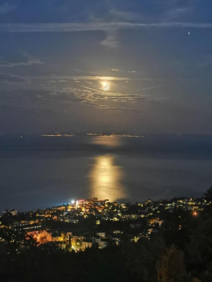 Apartment Delost Lovran Εξωτερικό φωτογραφία